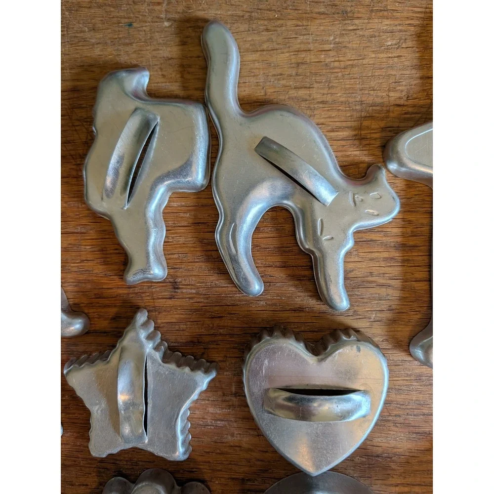 Vintage Aluminum Cookie Cutter 15pc Red Wood Handle Animals Bells Space Cadet